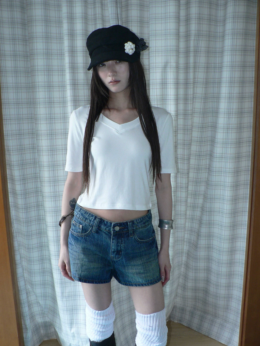 Ang: Project Slim and Thin V-neck Waist Tee