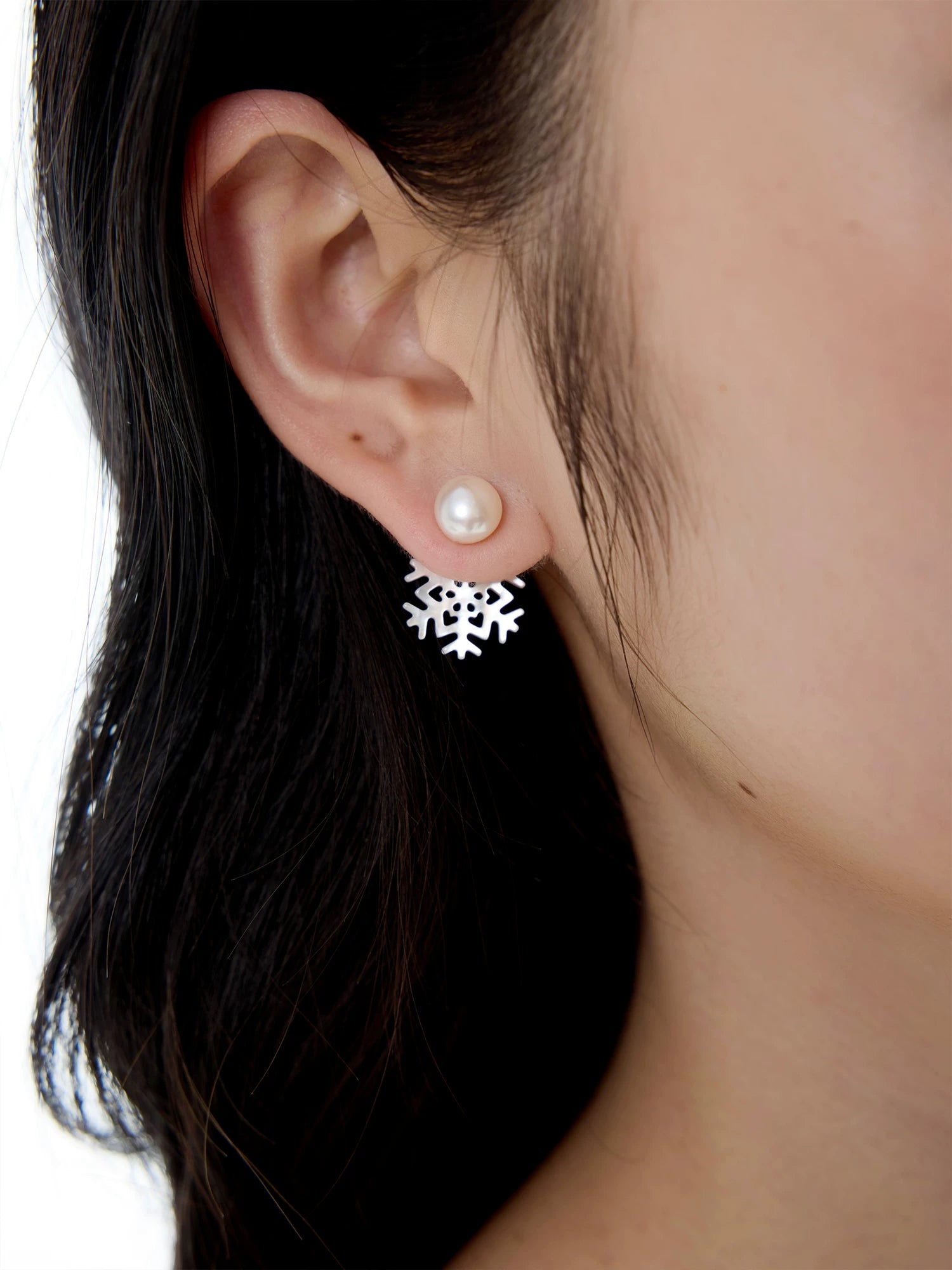 NO SOLUTION Dish Shell Snowflake Freshwater Pearl Stud Earrings