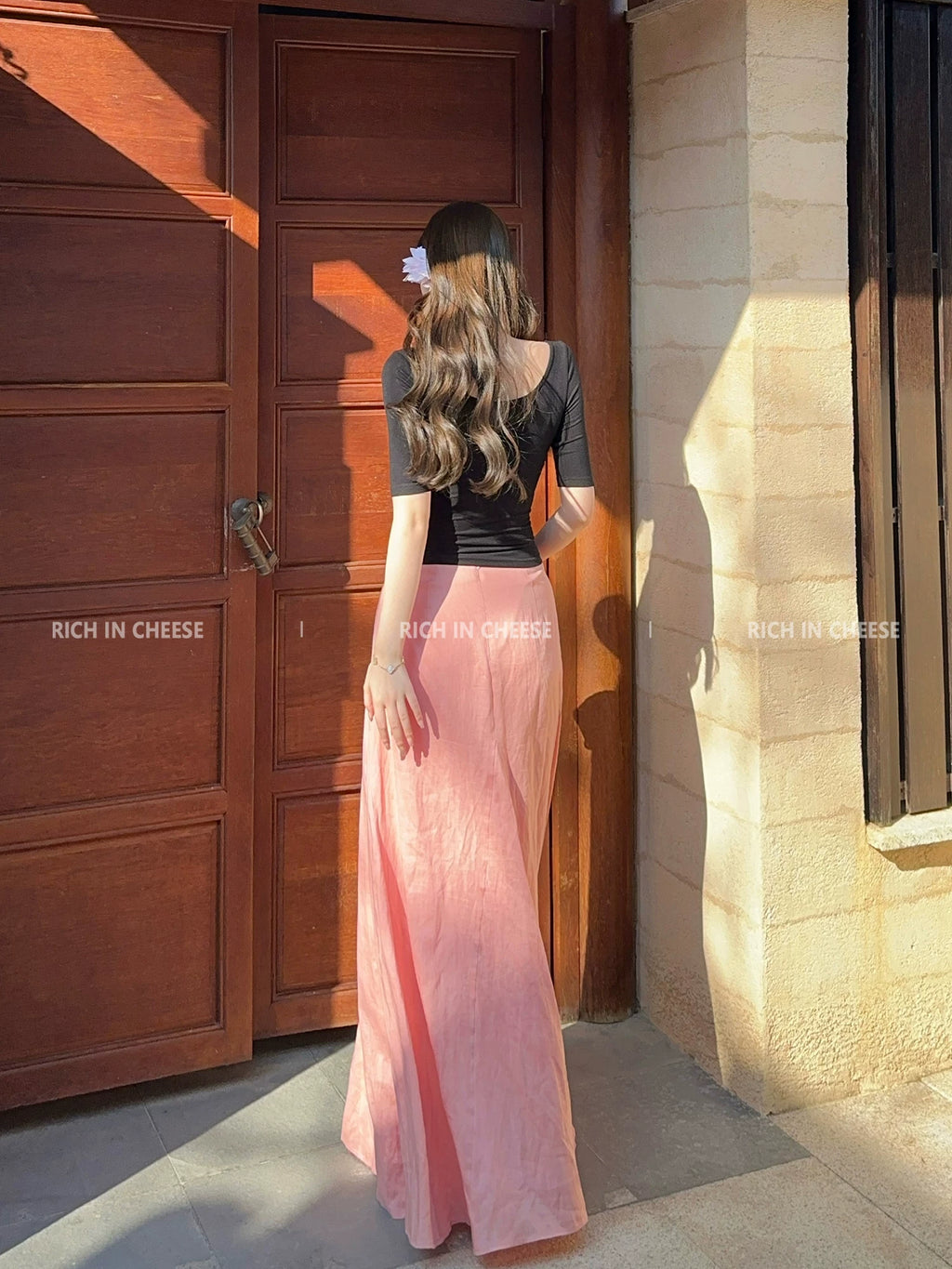 RICH IN CHEESE Slim-fit U-neck Minimalist Skirt Set