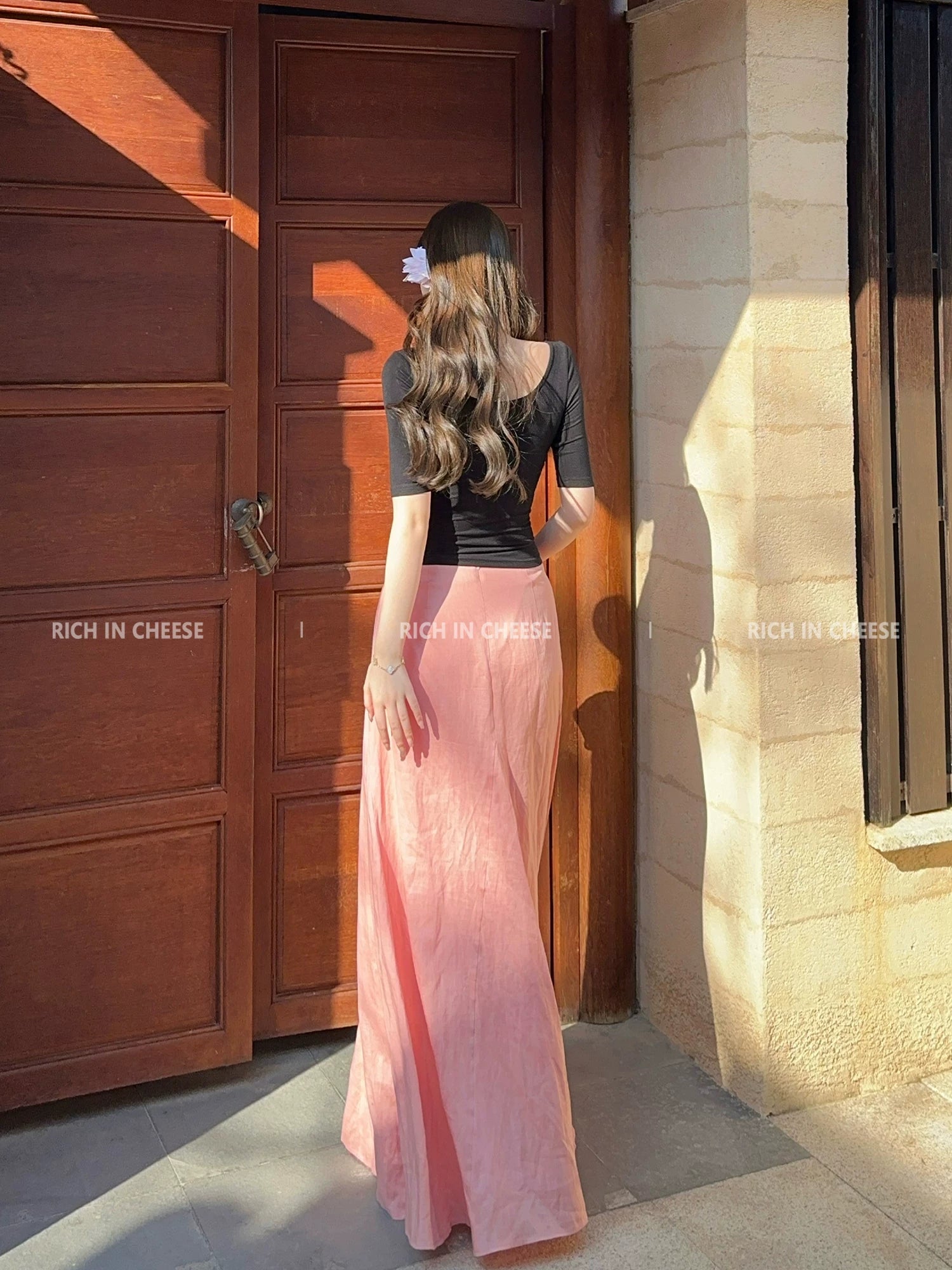 RICH IN CHEESE Slim-fit U-neck Minimalist Skirt Set