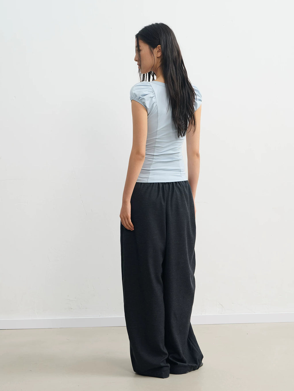 LINY LIBERTY Deep V-neck Pleated Slim Waist Tee