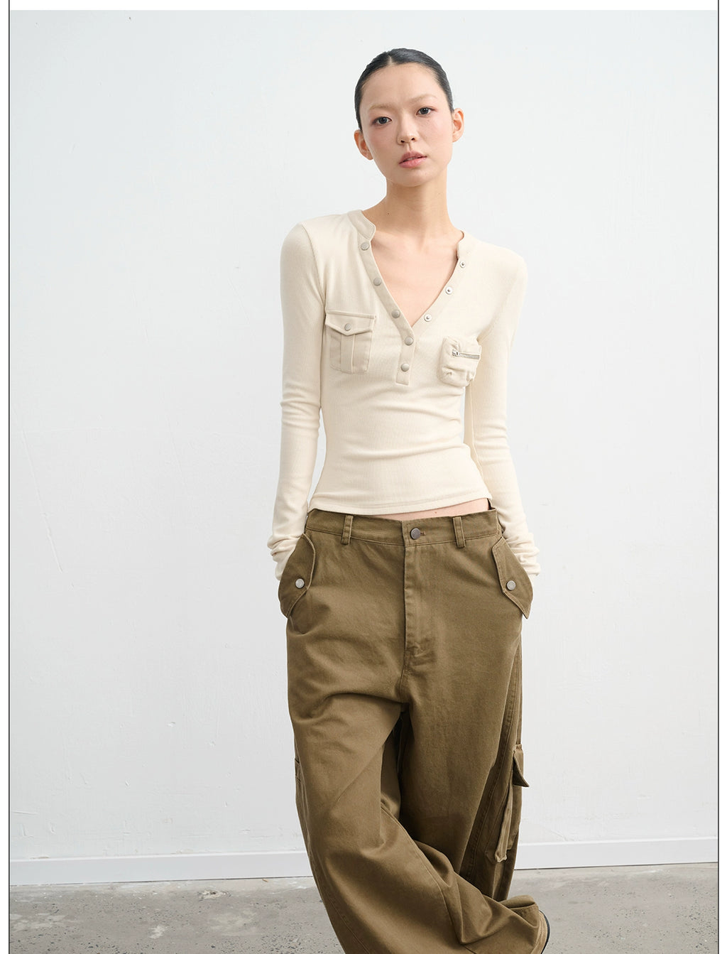 LINY LIBERTY Slim-fit V-neck Short Knitted Bottoming Shirt