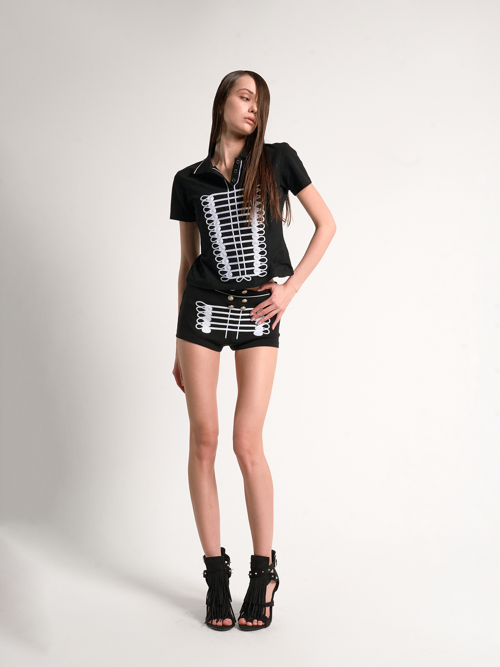 No E Mosen Chain Embroidered Slim Tee