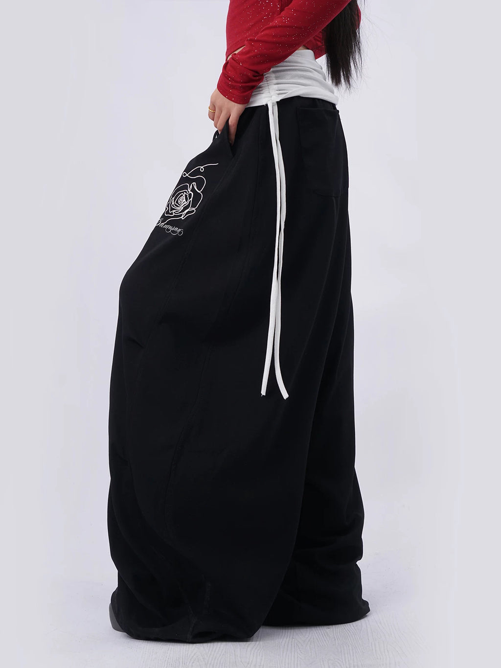 SAMUSAN Rose-embroidered Wide-leg Cargo Pants