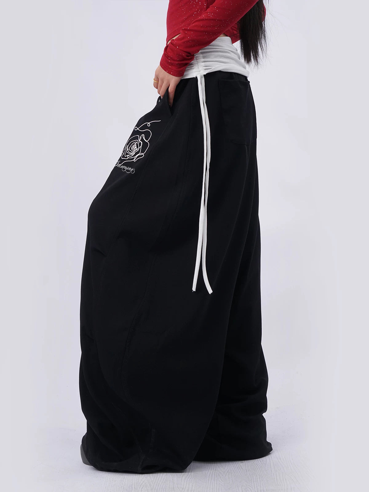 SAMUSAN Rose-embroidered Wide-leg Cargo Pants
