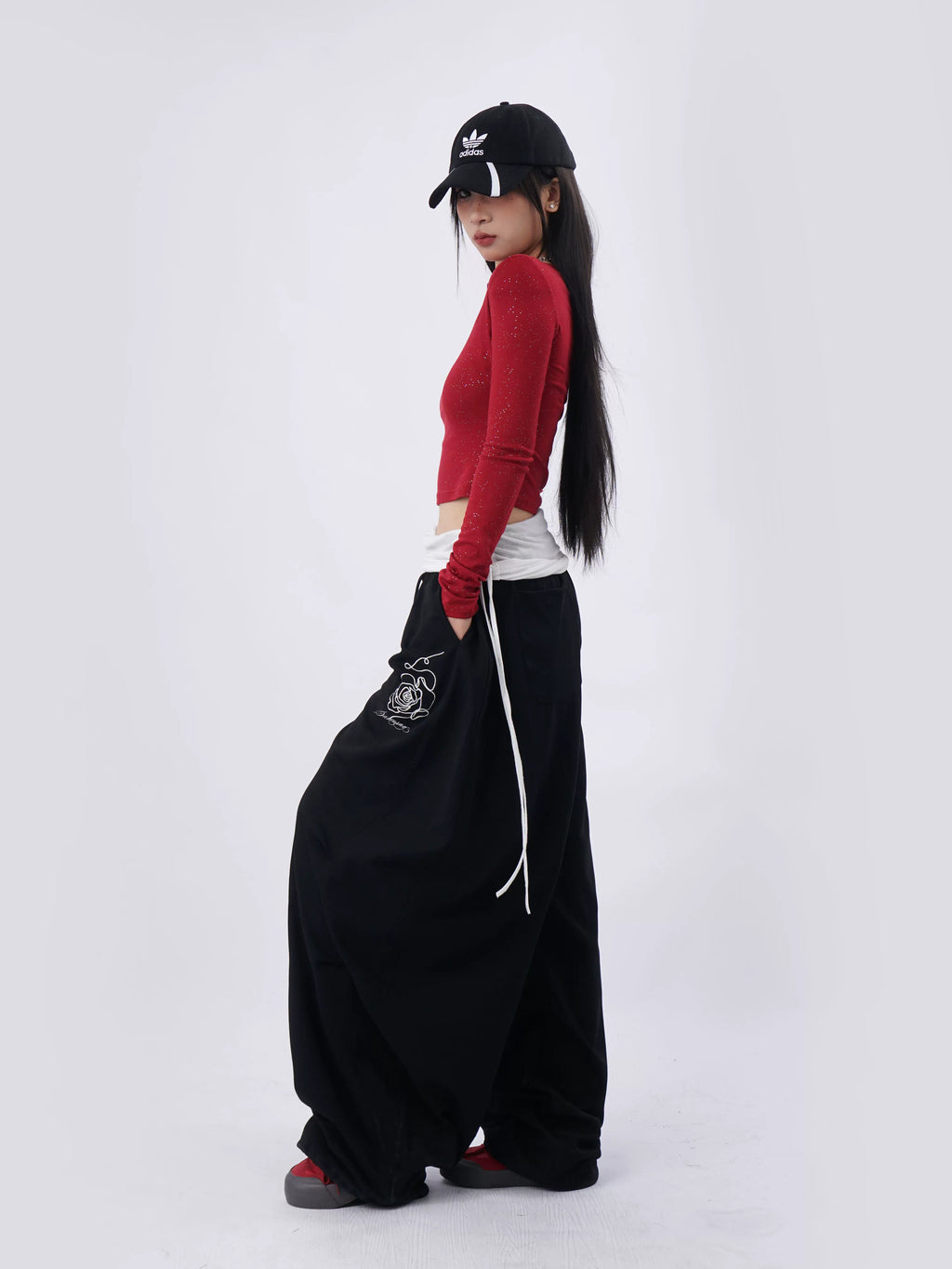 SAMUSAN Rose-embroidered Wide-leg Cargo Pants