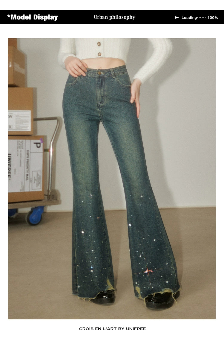 UNIFREE Slim-fit and Slightly Pulled Jeans with Flash Diamonds