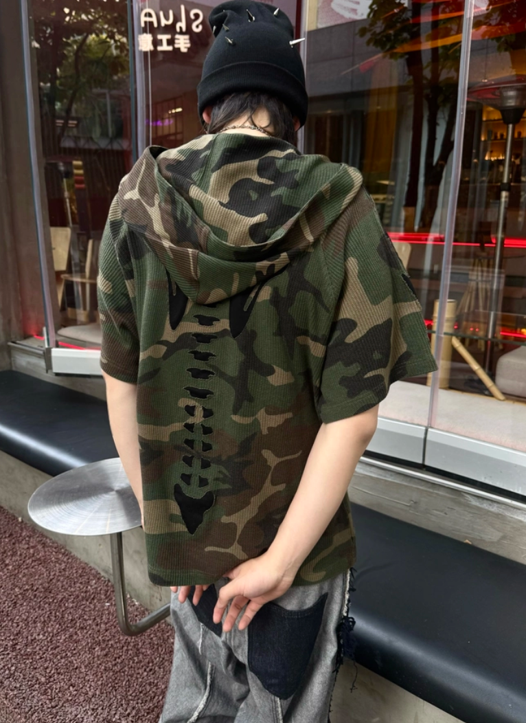RELABEL Sticker Embroidery Camouflage Tee