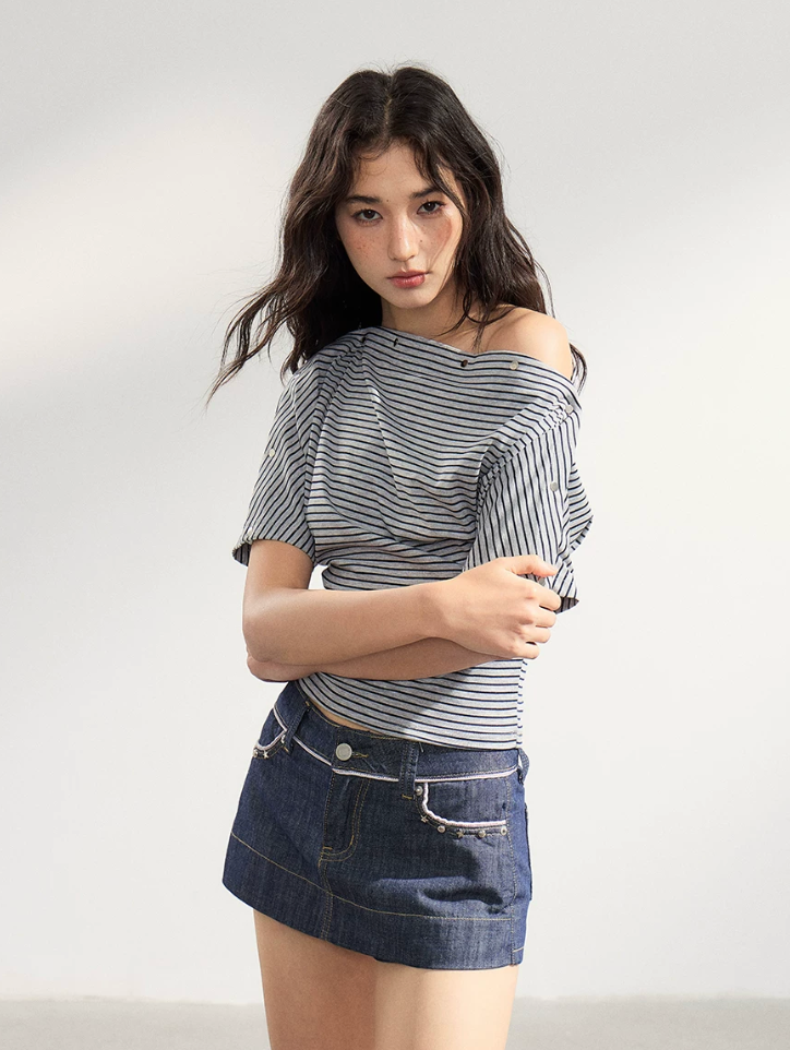 WITHMIN Rivet Snap Button One-word Shoulder Waist Tee