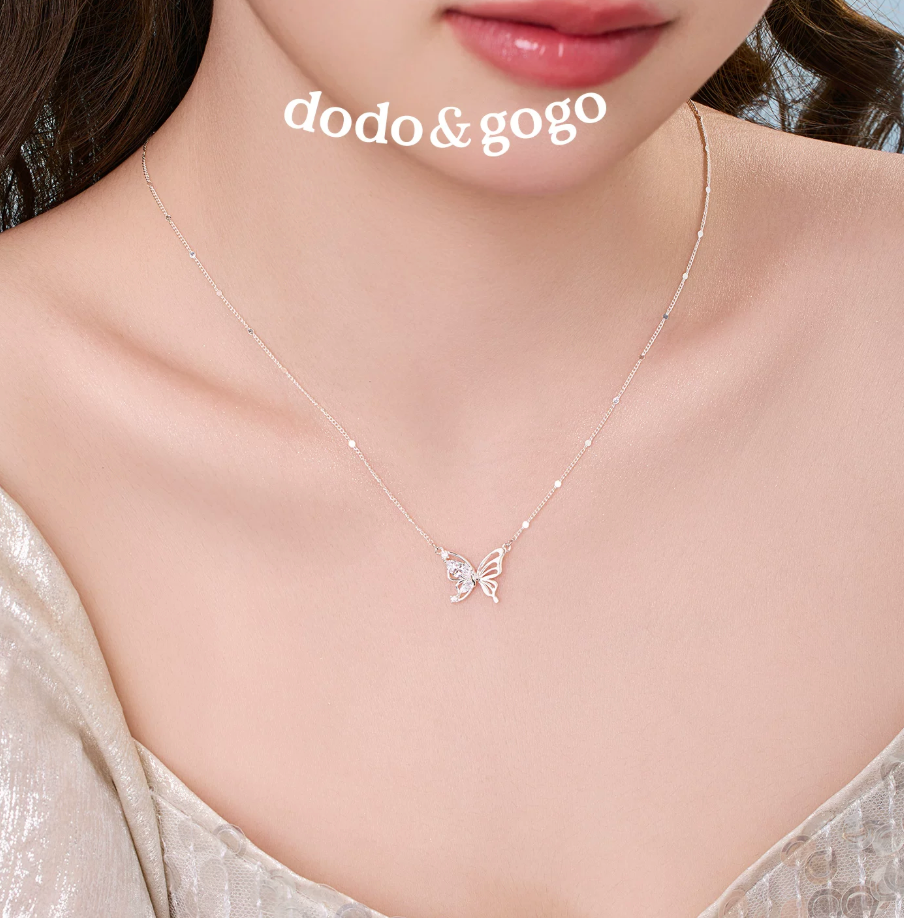 DODOGOGO Hollow Butterfly Necklace