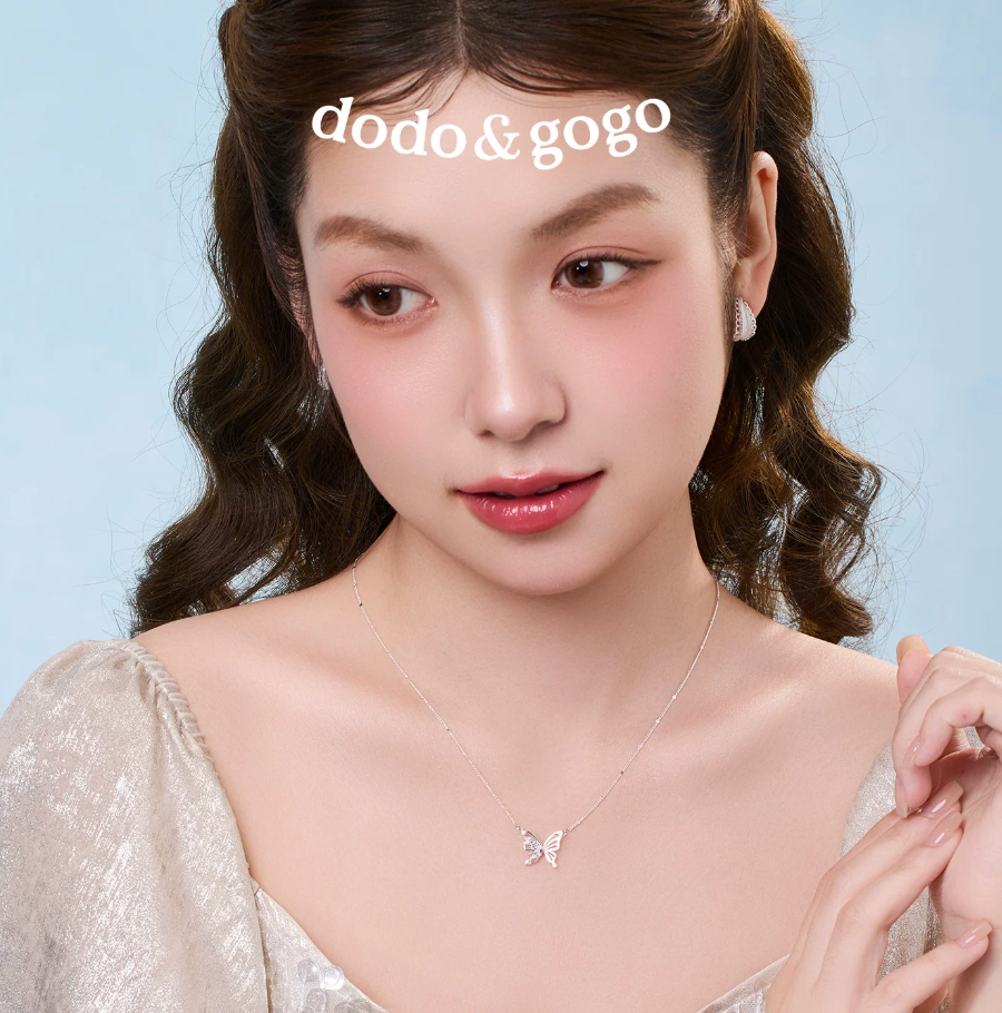 DODOGOGO Hollow Butterfly Necklace