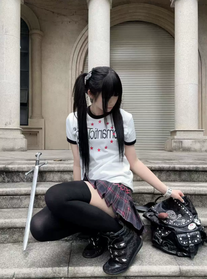 4AM Letter Star Print Front Shoulder Round Neck Tee