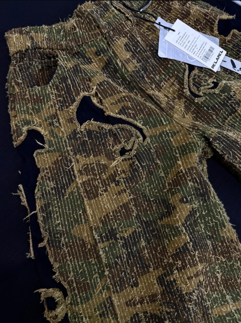 RELABEL Sticker Embroidery Contrasting Color Camouflage Eight-point Shorts