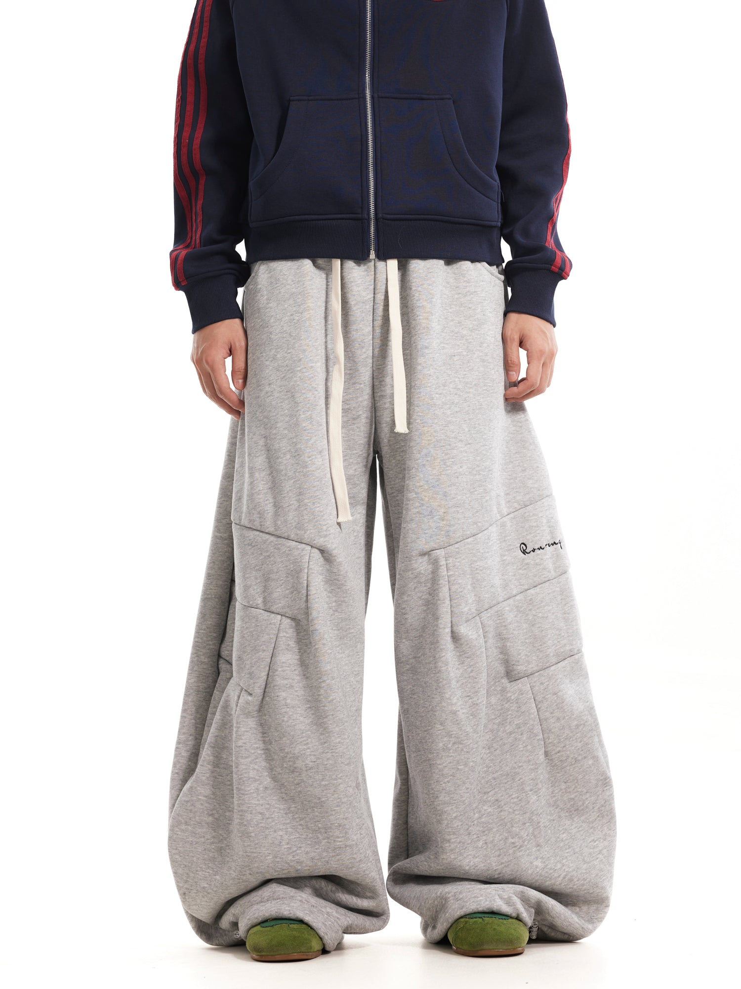 BTSG Vintage Fleece Pleated Silhouette wide-leg scimitar pants