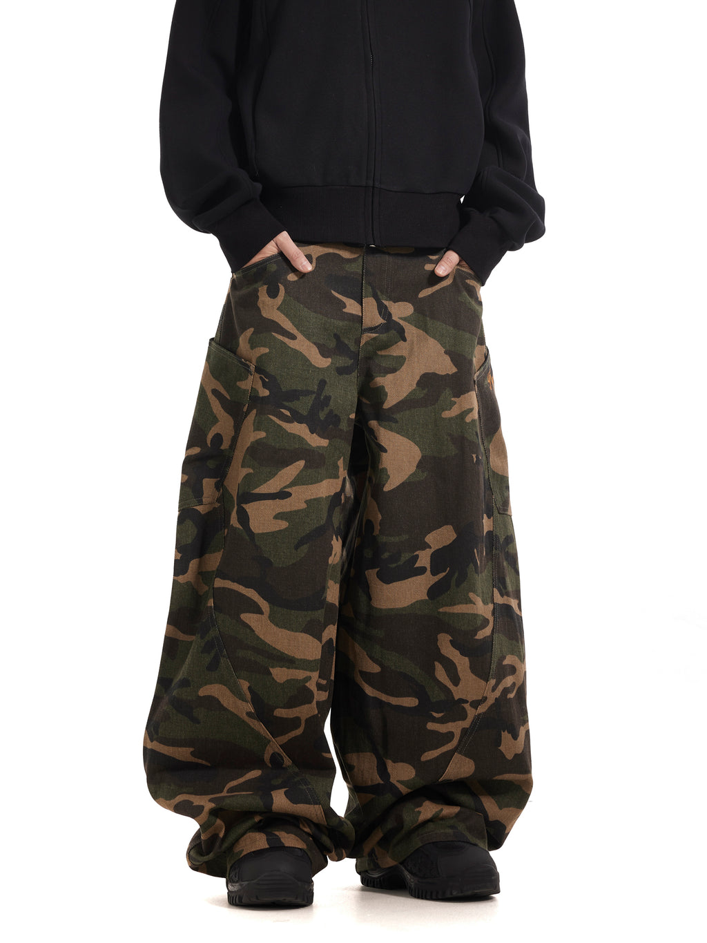 BTSG Camouflage silhouette scimitar cargo pants
