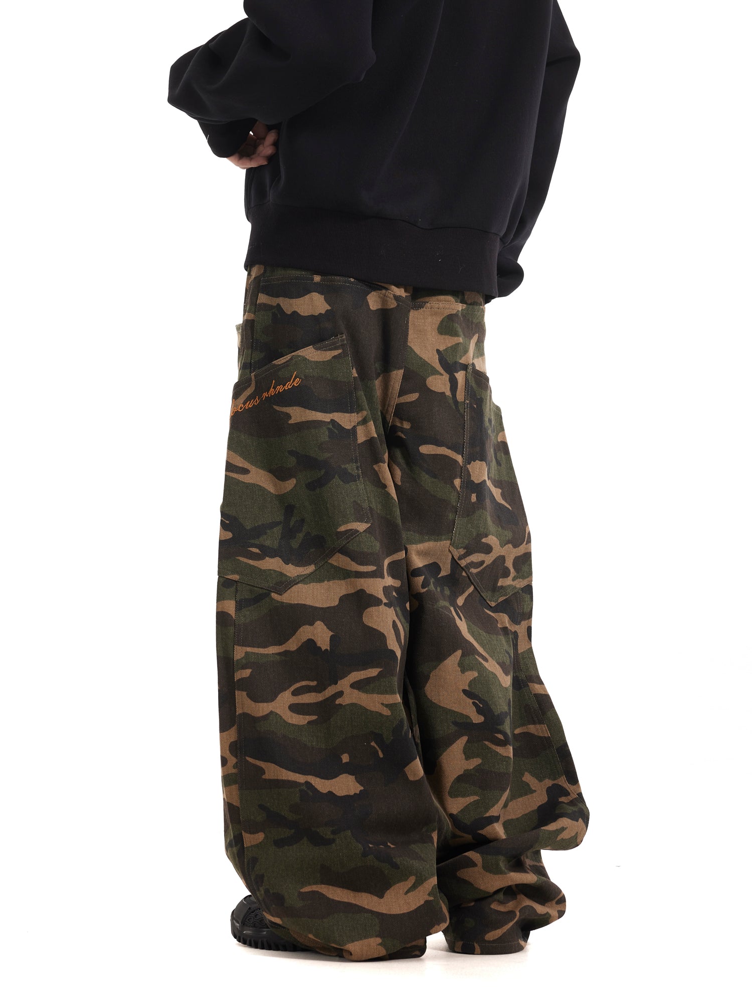 BTSG Camouflage silhouette scimitar cargo pants